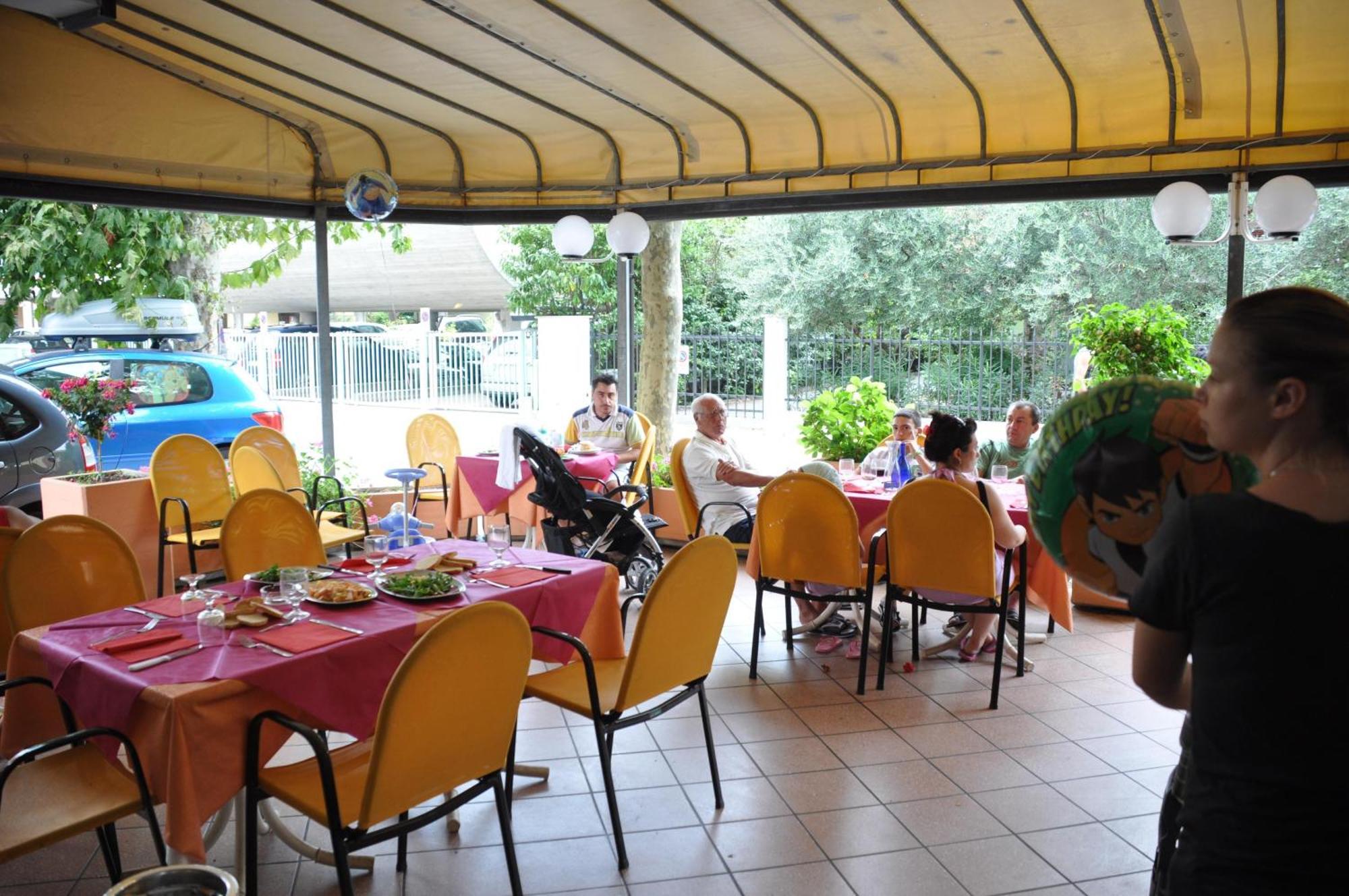 Hotel Orchidea Cesenatico Exterior photo